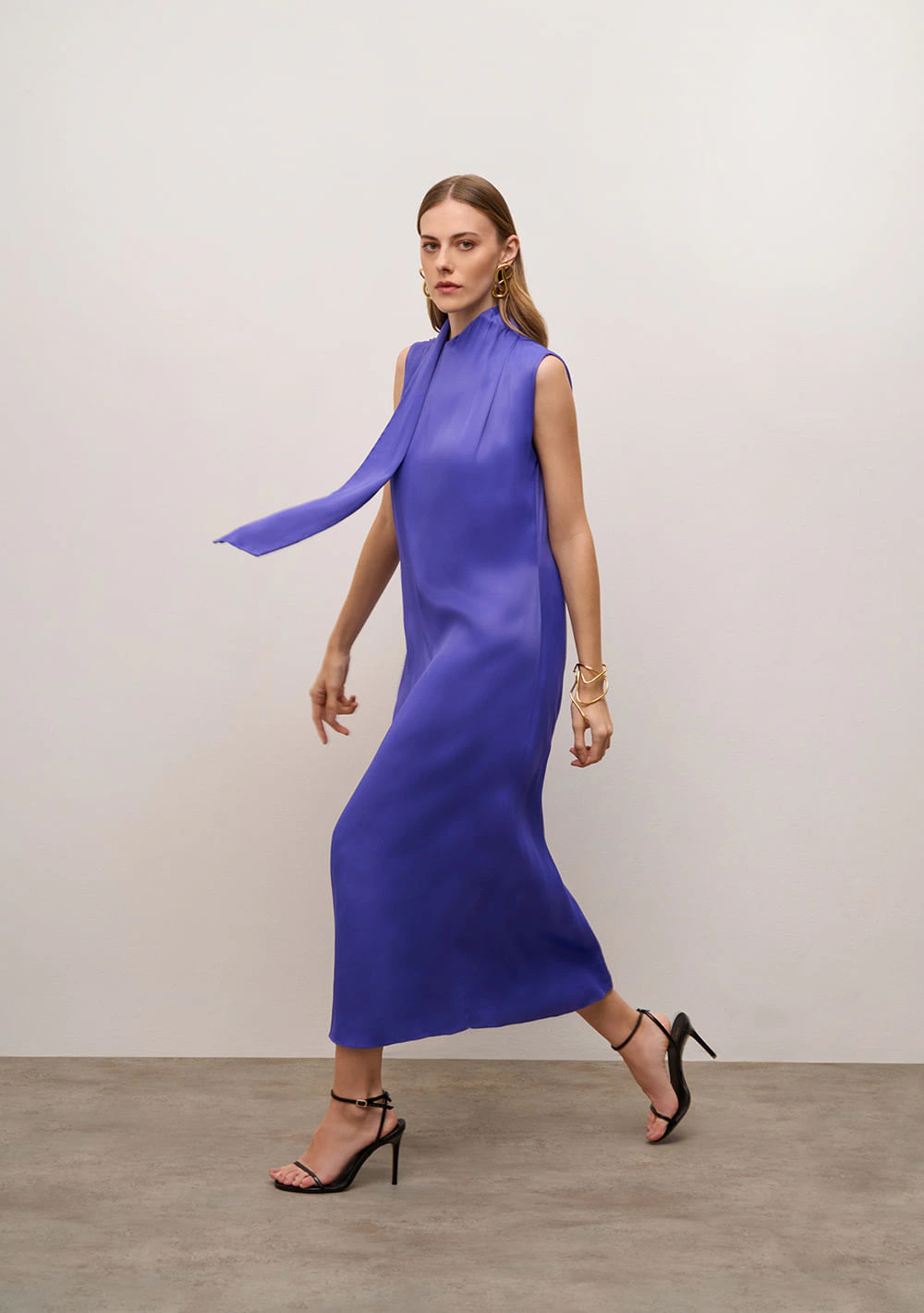 Vestido Iódice Solto Gola Alta Sem Manga Midi Azul