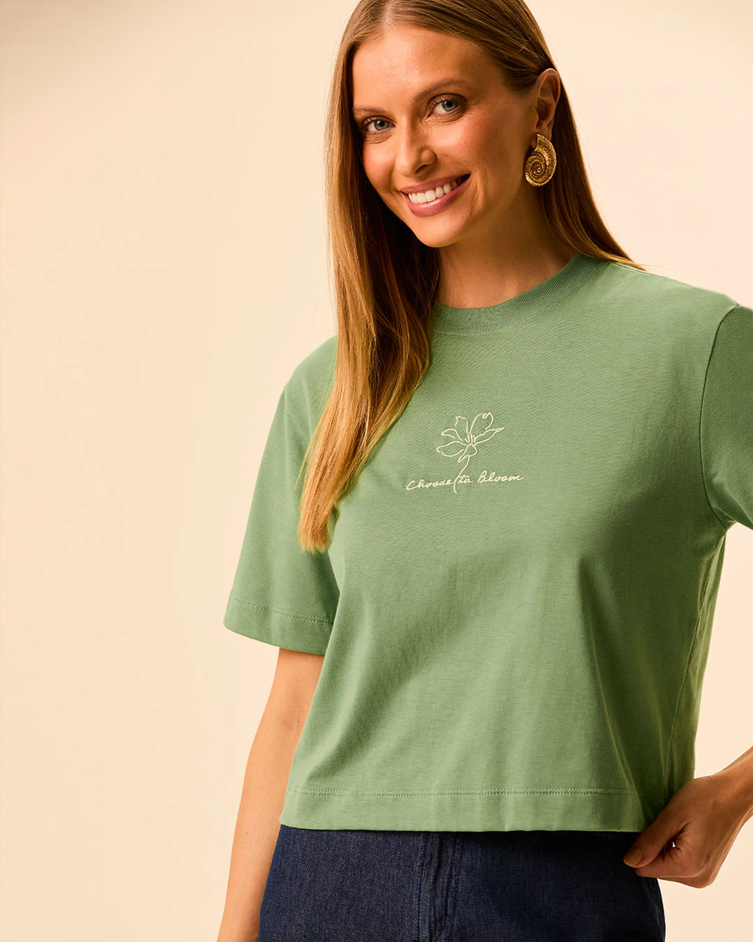 Camiseta Feminina Box Estampa Bordada Choose To Bloom Em Algodão