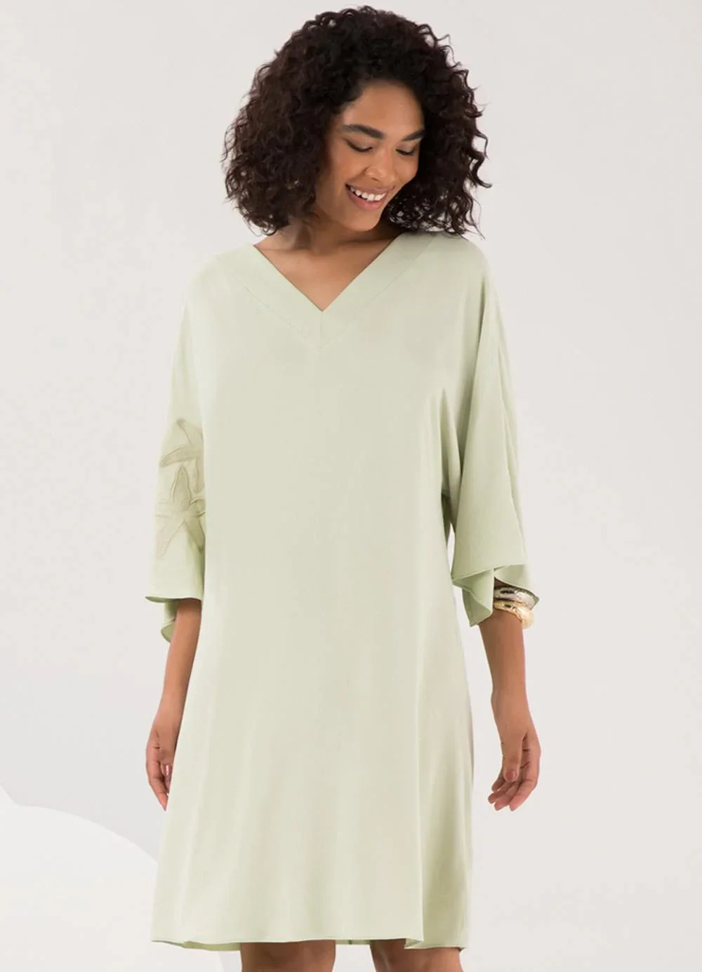 Lunender - Vestido Curto com Mangas Amplas e Verde