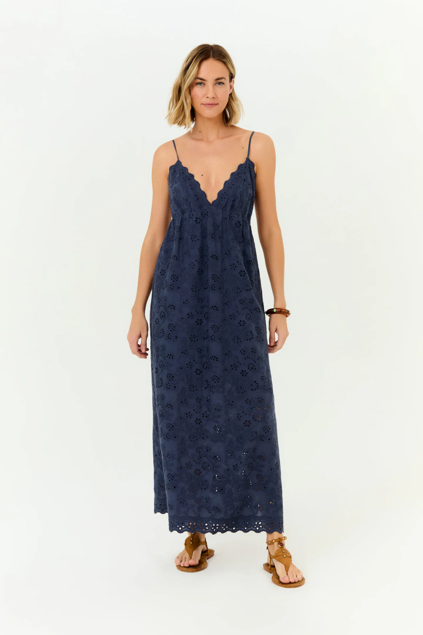 Vestido Midi Decote v Bordado Lira
