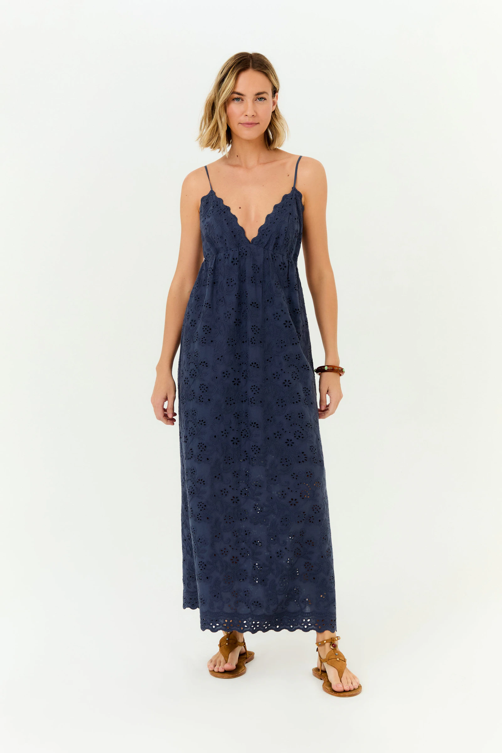 Vestido Midi Decote v Bordado Lira