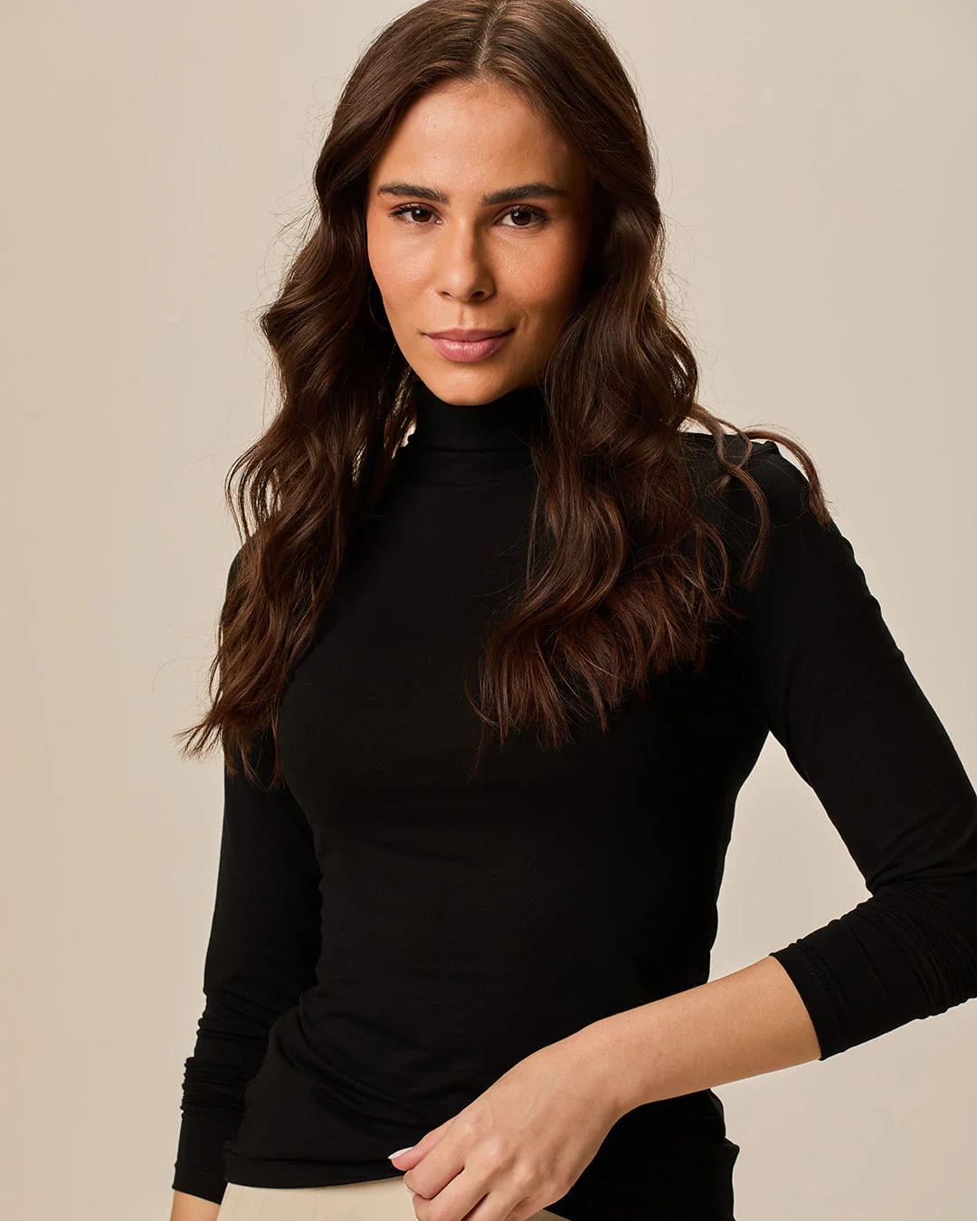 Blusa Básica Feminina Gola Alta Em Viscose Stretch