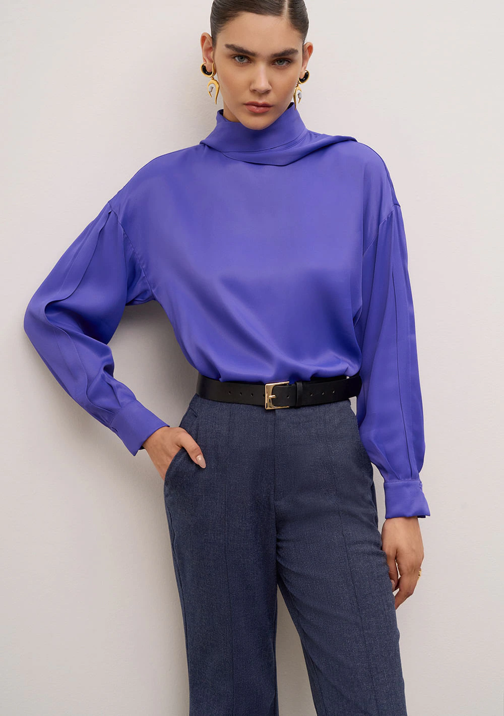 Blusa Iódice Solta Gola Alta Manga Longa Padrão Azul