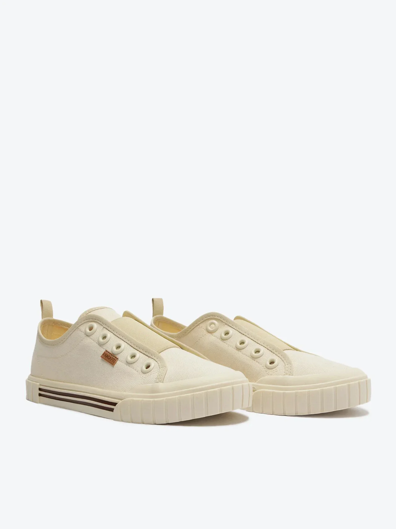 Tênis Slip On Alê Ilhós Bege