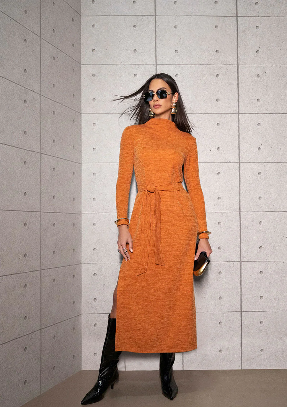 Vestido Zinco Solto Gola Alta Manga Longa Midi Laranja