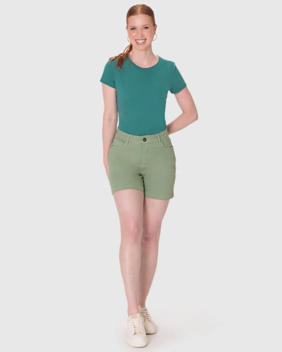 Bermuda Feminina Comfort Cintura Média Em Sarja Com Elastano