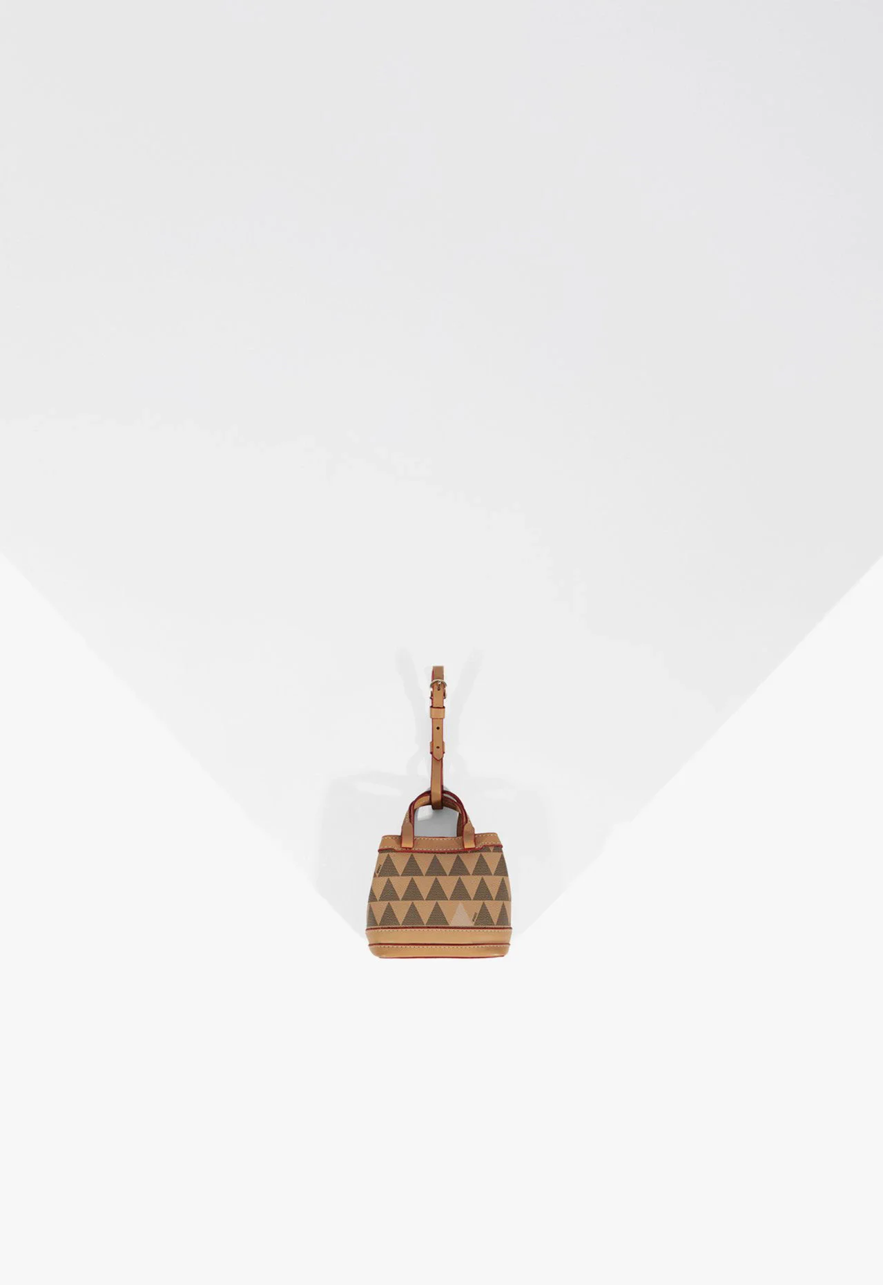Bag charm triangle tote