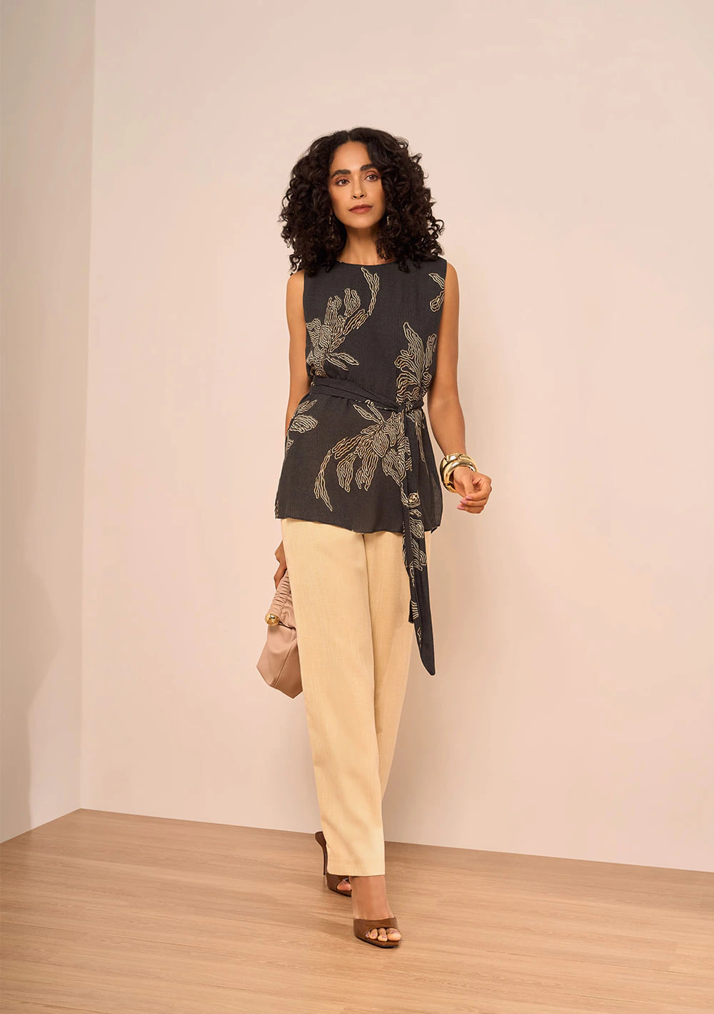 Blusa Alongada Flor de Chá Preto