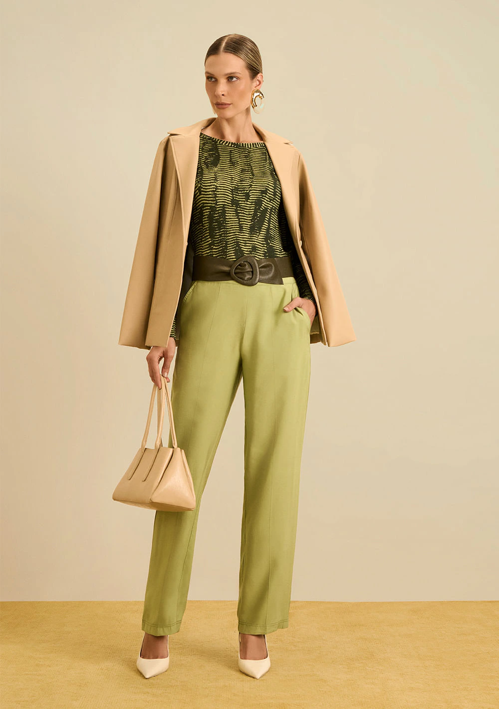 Camiseta Maria.Valentina Solta Decote V Manga Longa Padrão Verde