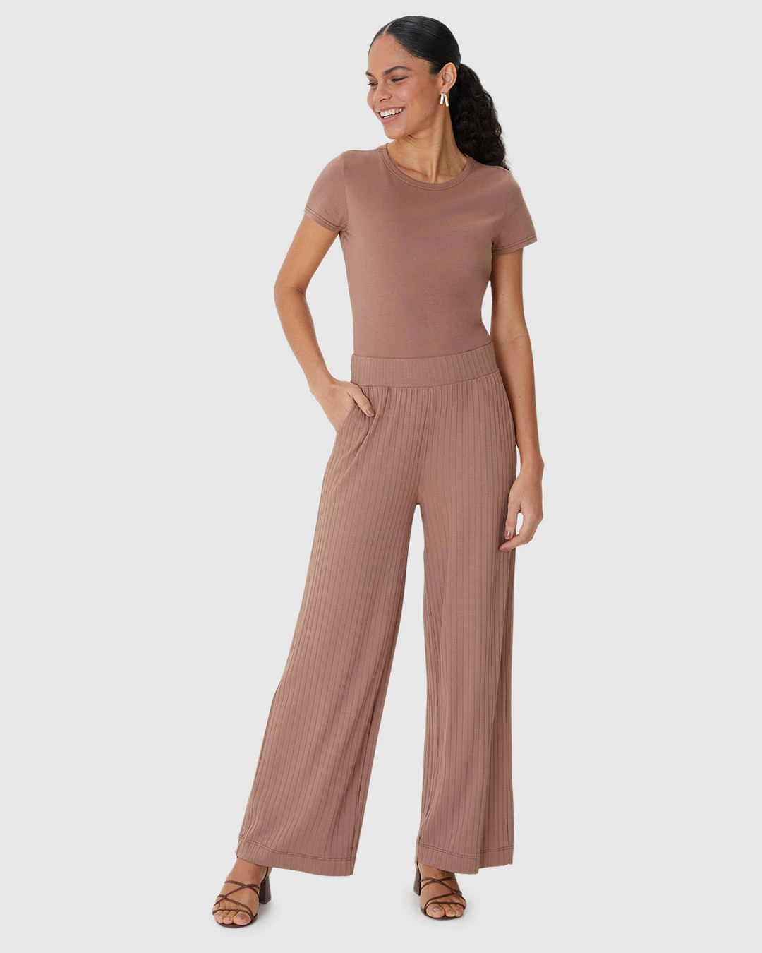 Calça Wide Leg Feminina Cintura Alta Em Malha Canelada De Viscose