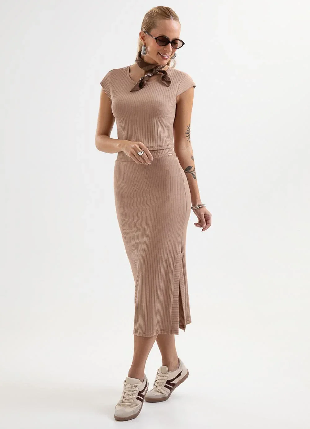 Cativa - Conjunto Blusa e Saia Midi Canelado Marrom