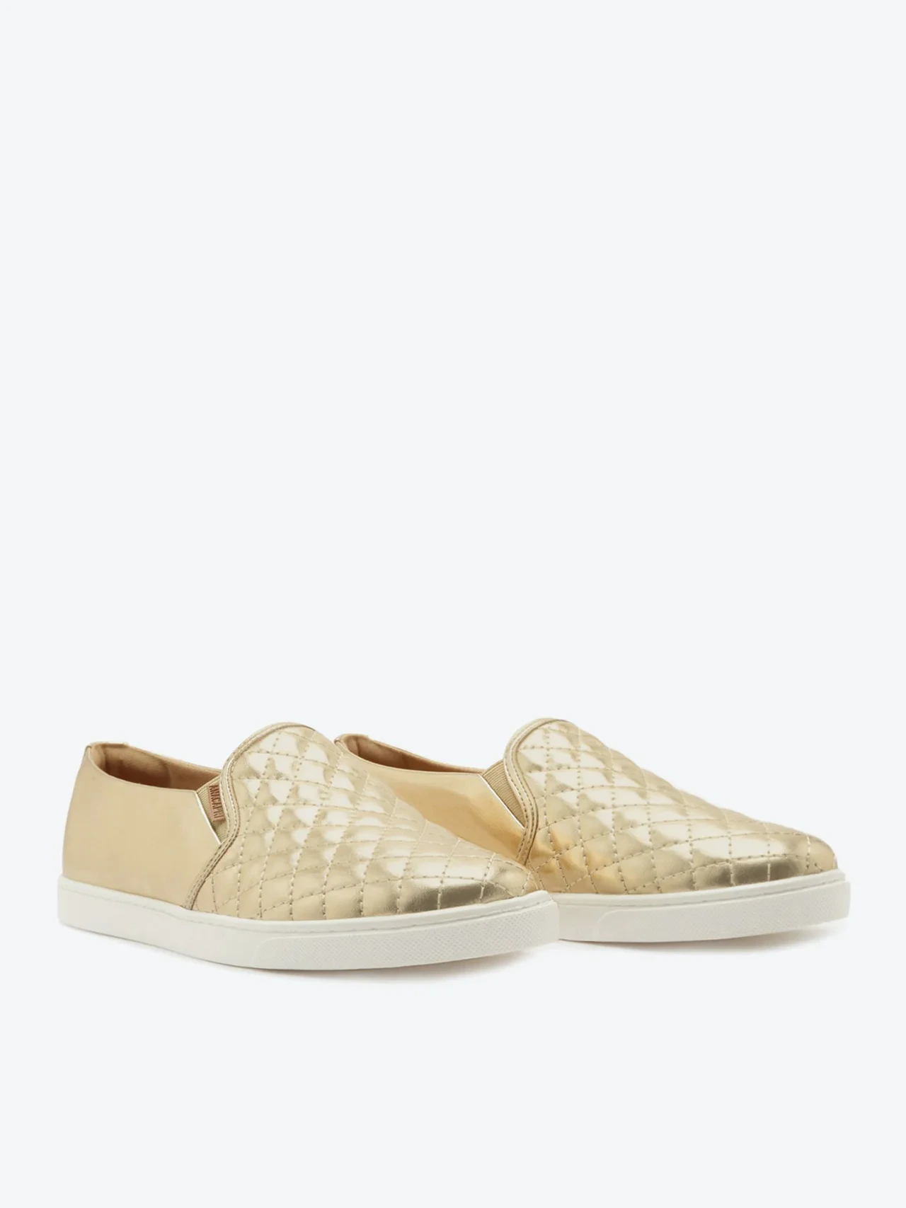 Tênis Slip On Matelassê Dourado