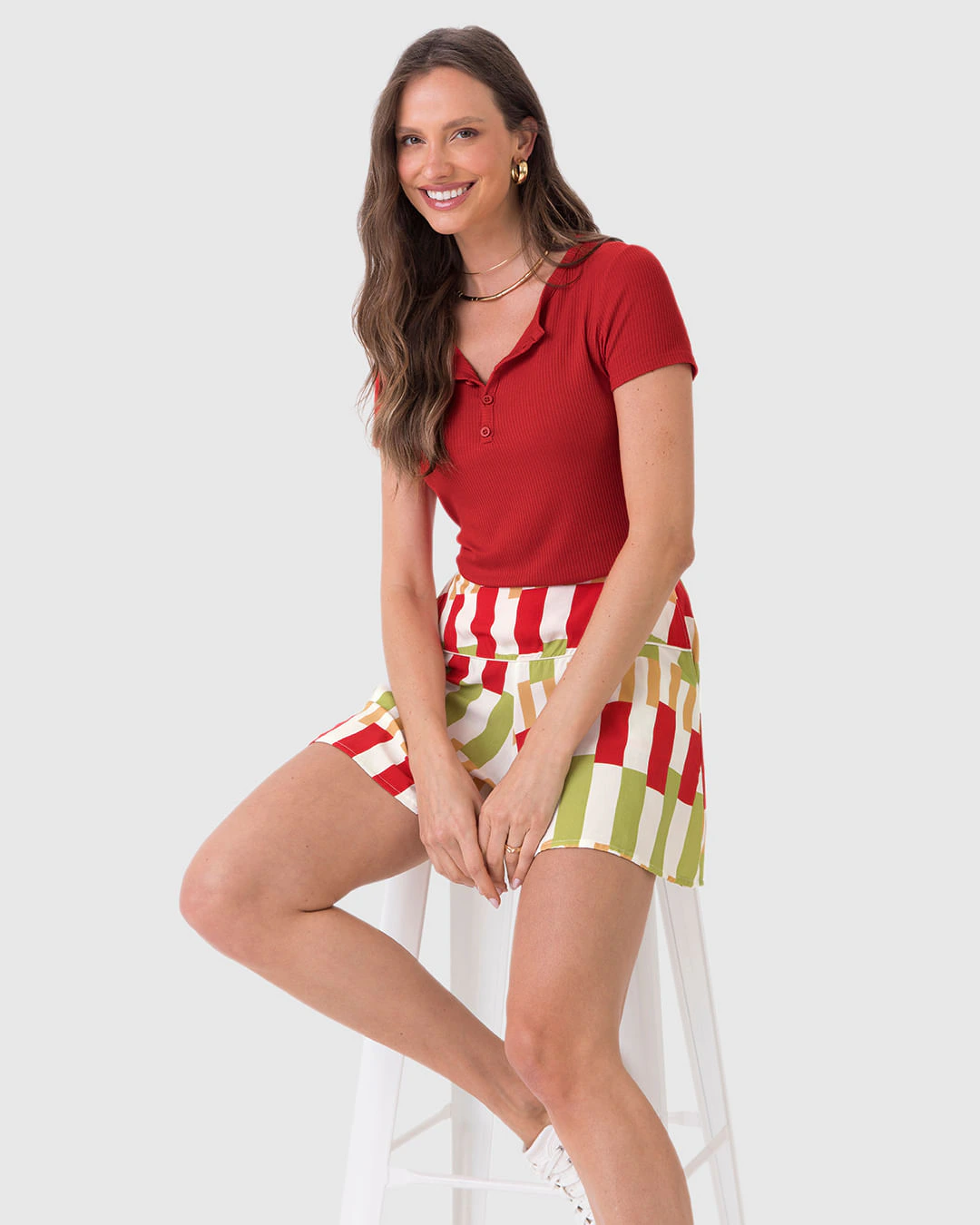 Blusa Básica Feminina Com Botões Frontais Em Malha Viscose Canelada