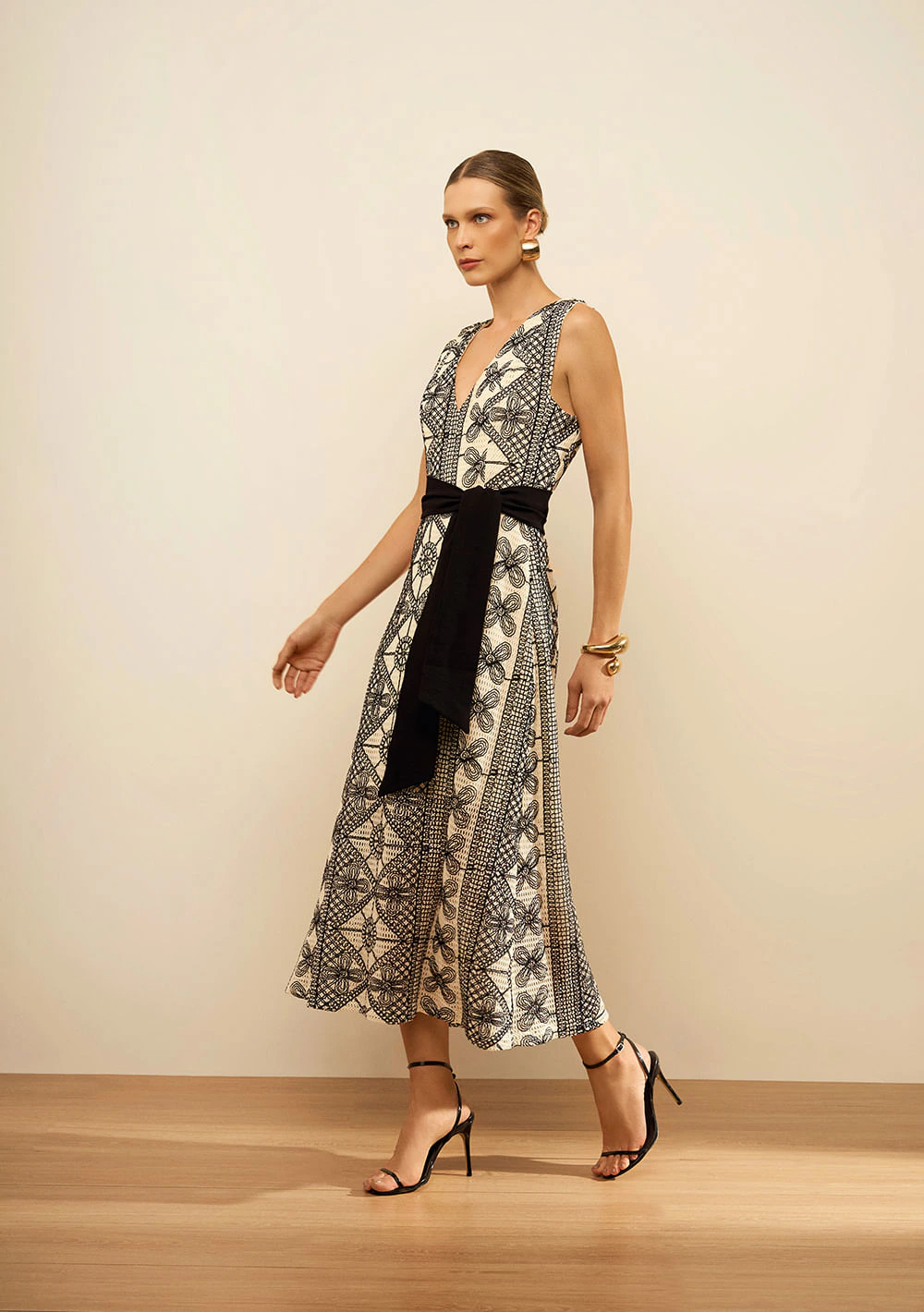 Vestido Maria.Valentina Ajustado Decote V Sem Manga Longo Off White