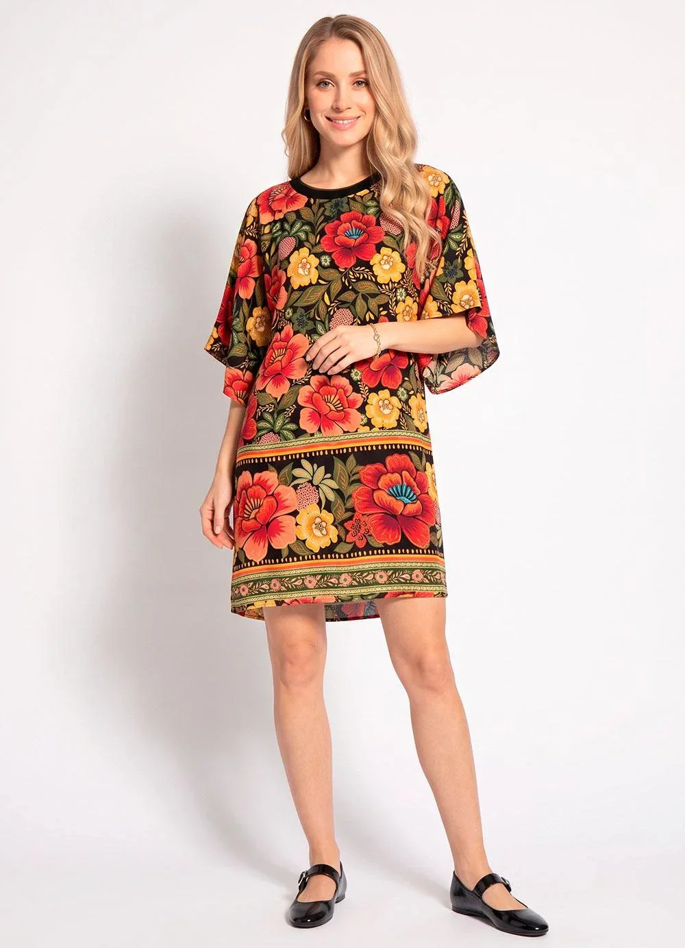 Farm - Vestido T-Shirt de Viscose Floral Heloisa Preto