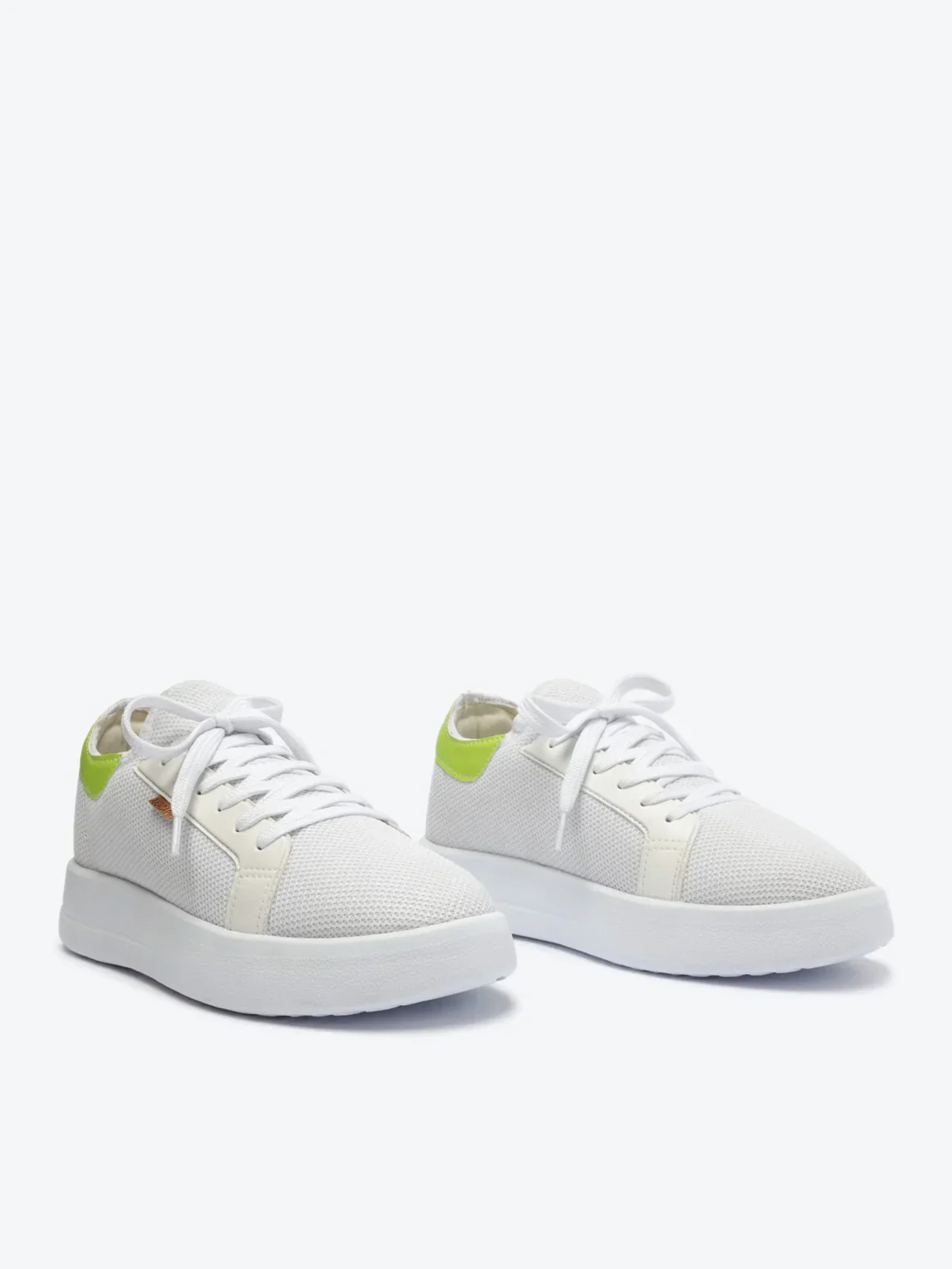 Tênis Branco Sola Alta Knit Detalhe Verde