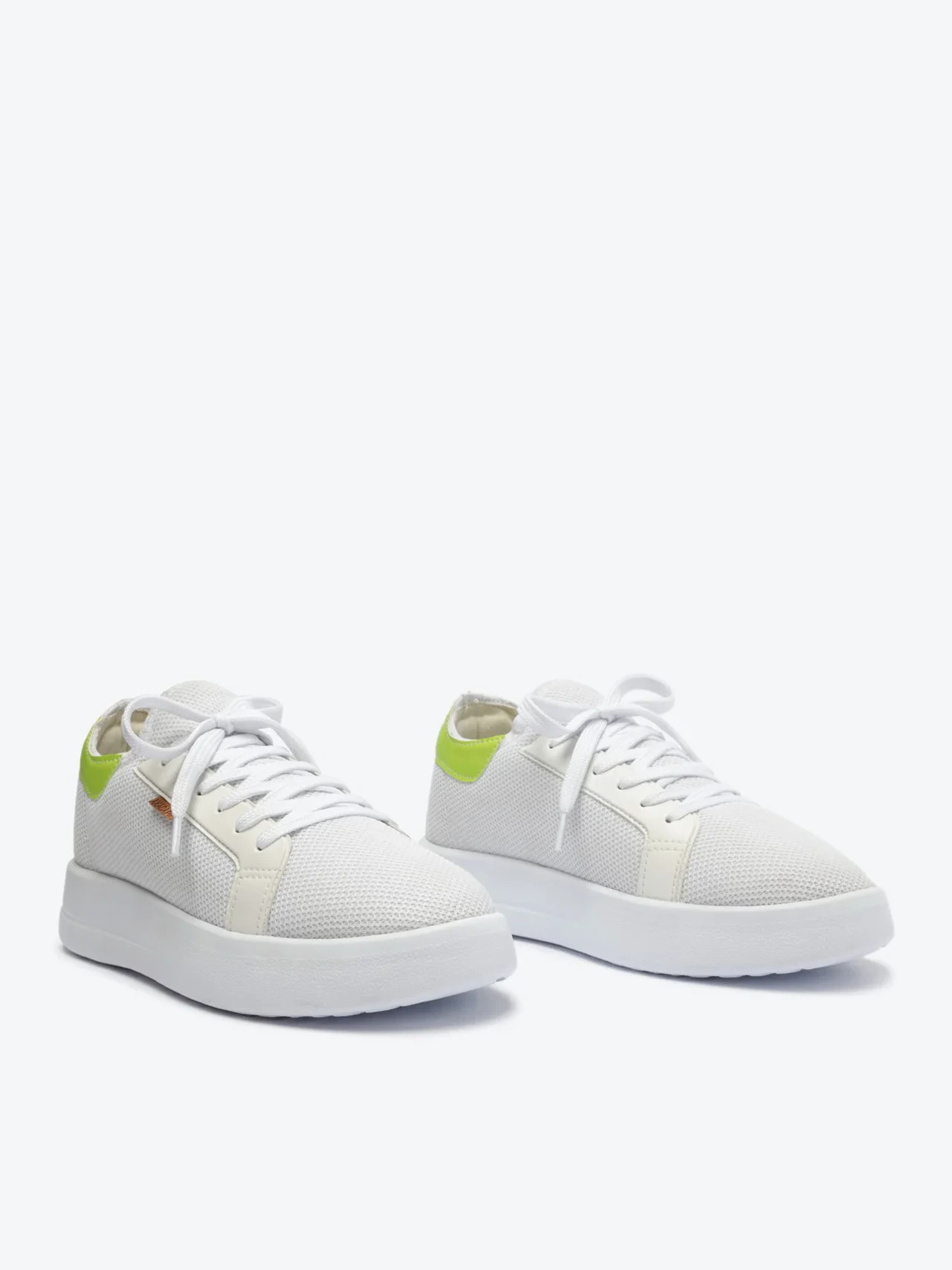 Tênis Branco Sola Alta Knit Detalhe Verde
