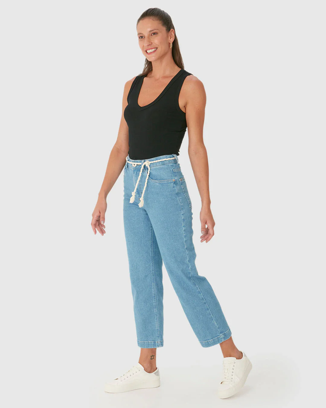 Calça Straight Cropped Feminina Com Cinto Corda Em Jeans Stretch
