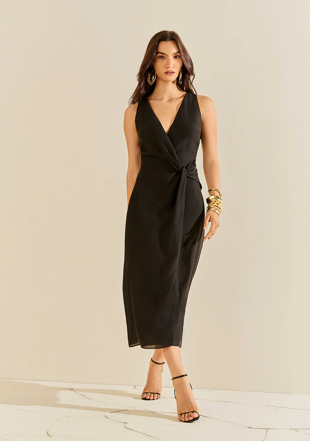 Vestido Morena Rosa Ajustado Decote Transpassado Sem Manga Midi Preto