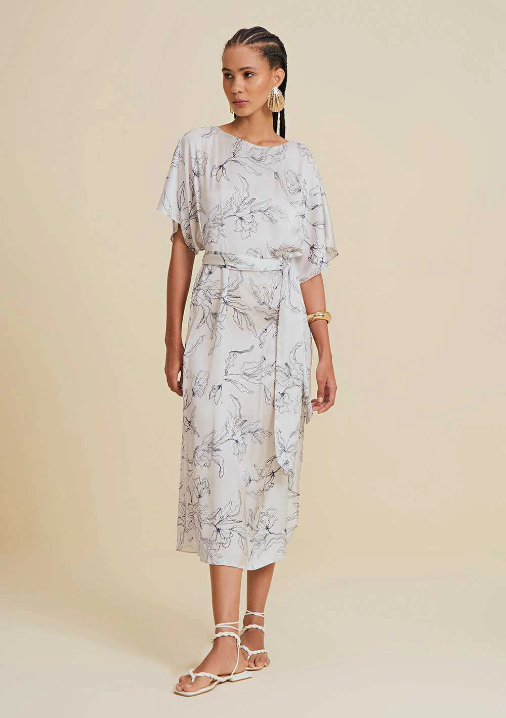 Vestido Morena Rosa Midi Decote Redondo Com Faixa Azul Marinho