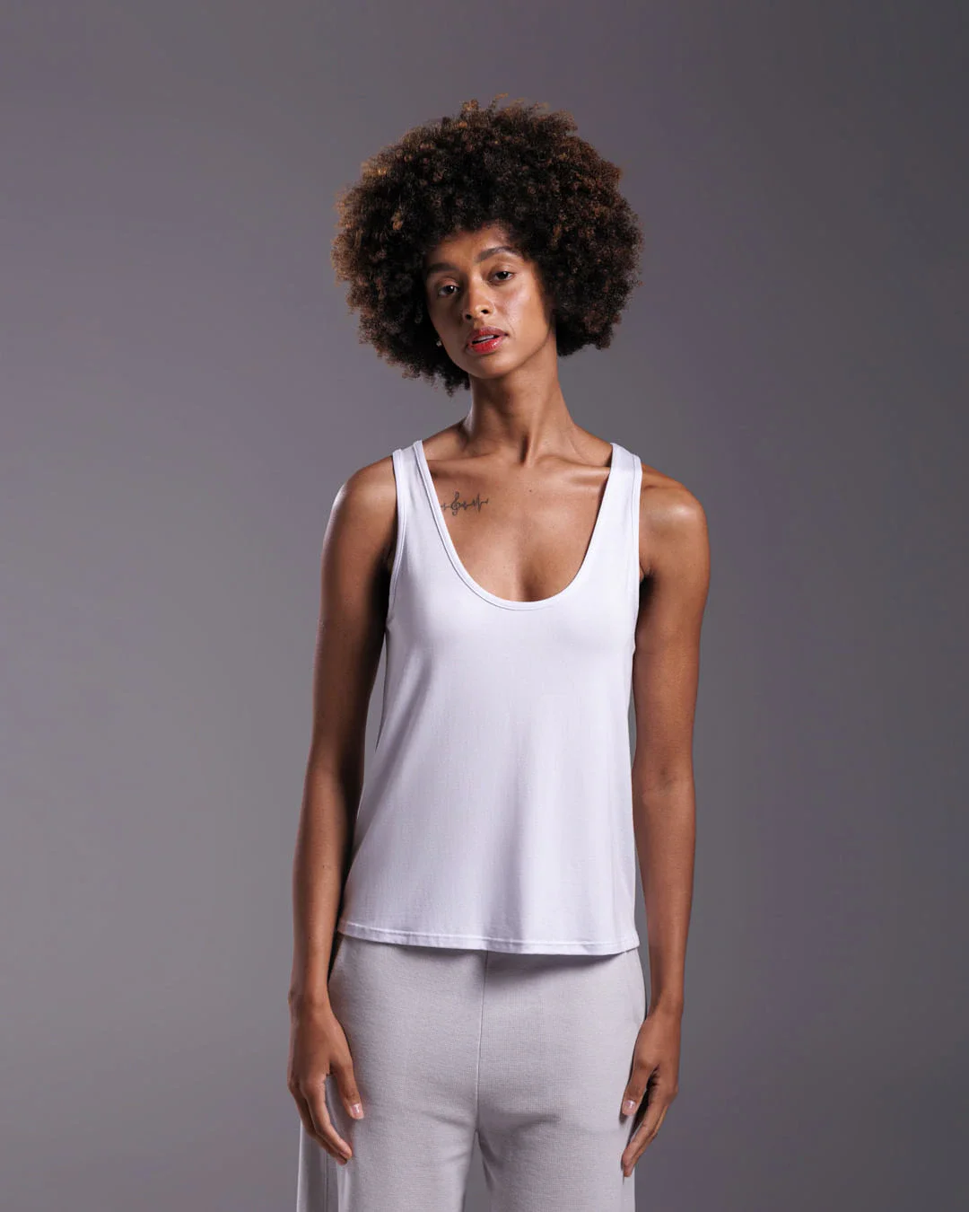 Regata Decote U Modal Feminina - BASICAMENTE