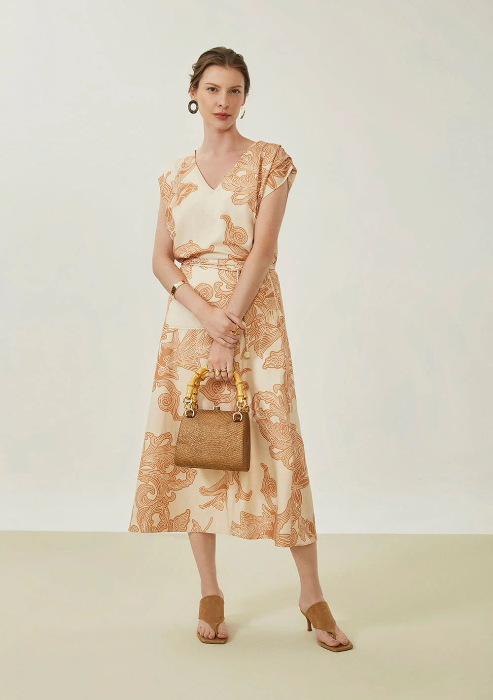 Saia Maria.Valentina Evasê Alta Midi Off White/Marrom