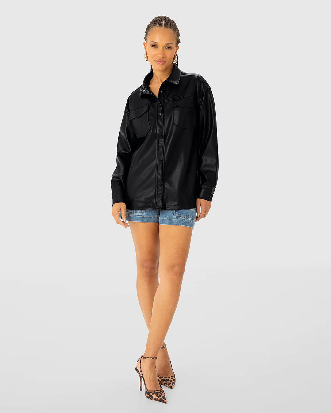 Camisa Feminina Manga Longa Bolso Com Lapela Em Corino - ENFIM