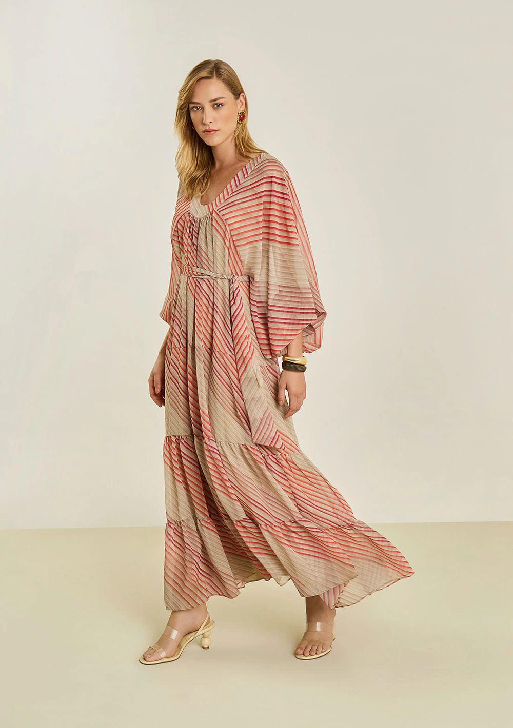 Vestido Maria.Valentina Solto Decote V Manga Longa Longo Bege