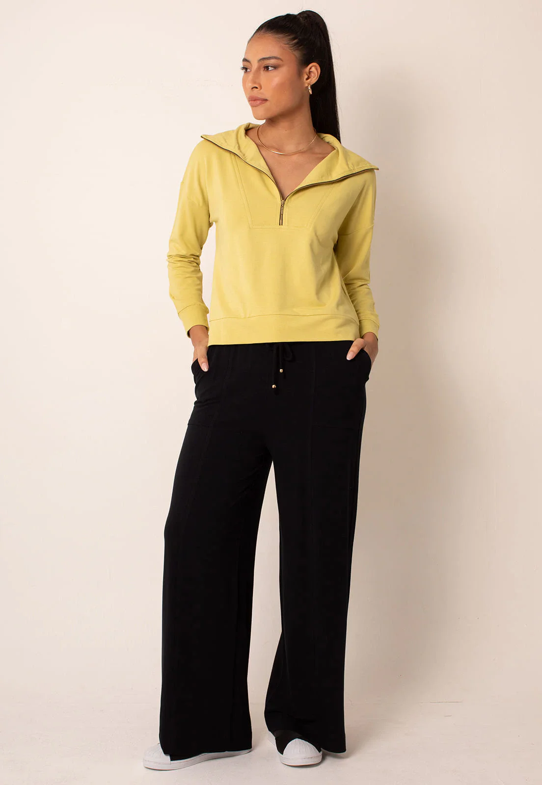 Calça Pantalona com Bolsos Frontais