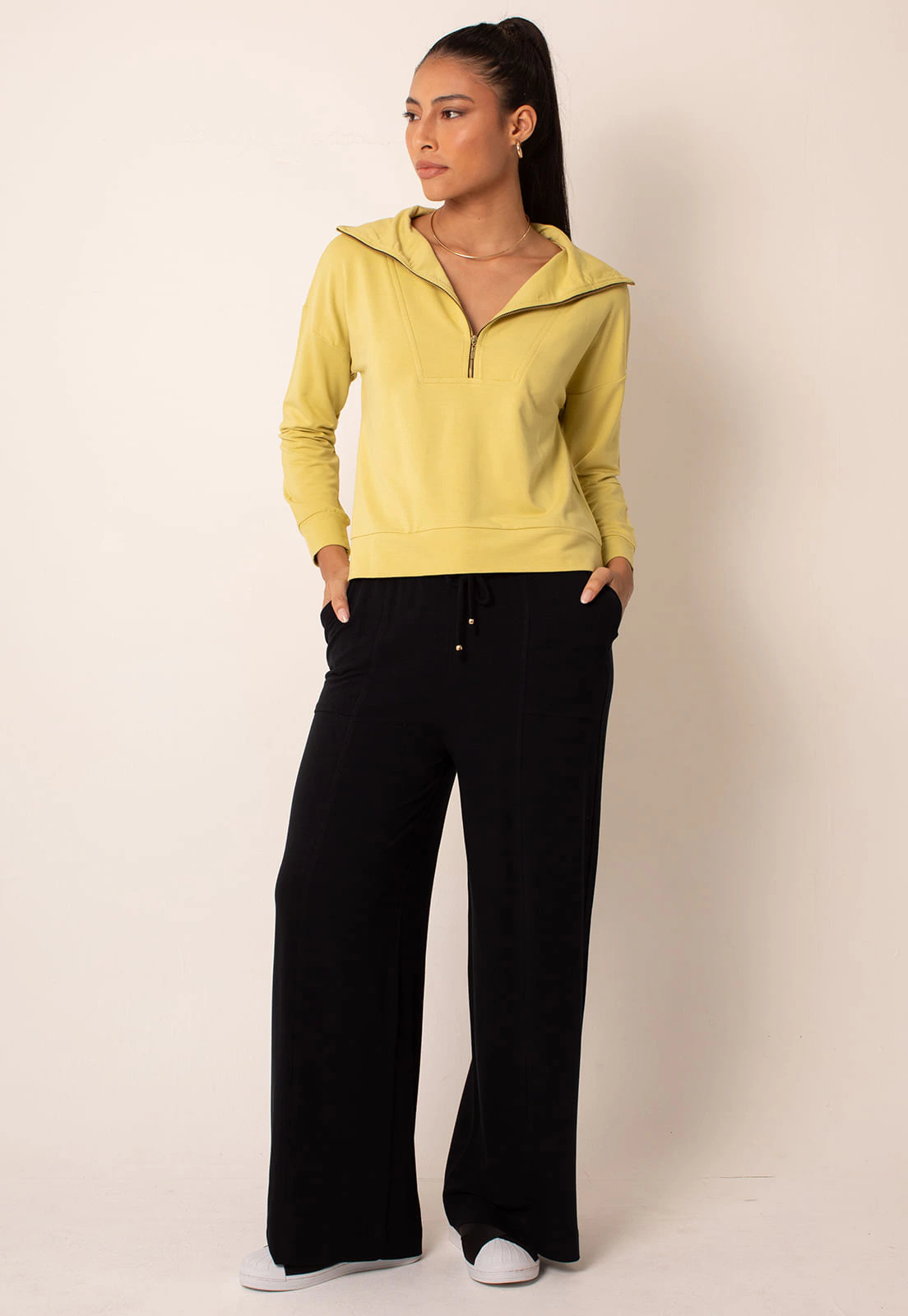 Calça Pantalona com Bolsos Frontais