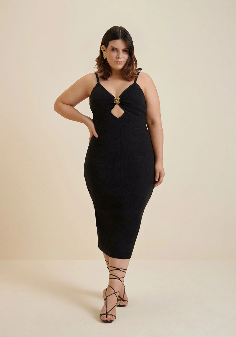 Vestido Morena Rosa Midi Decote Redondo Detalhe Decote Preto