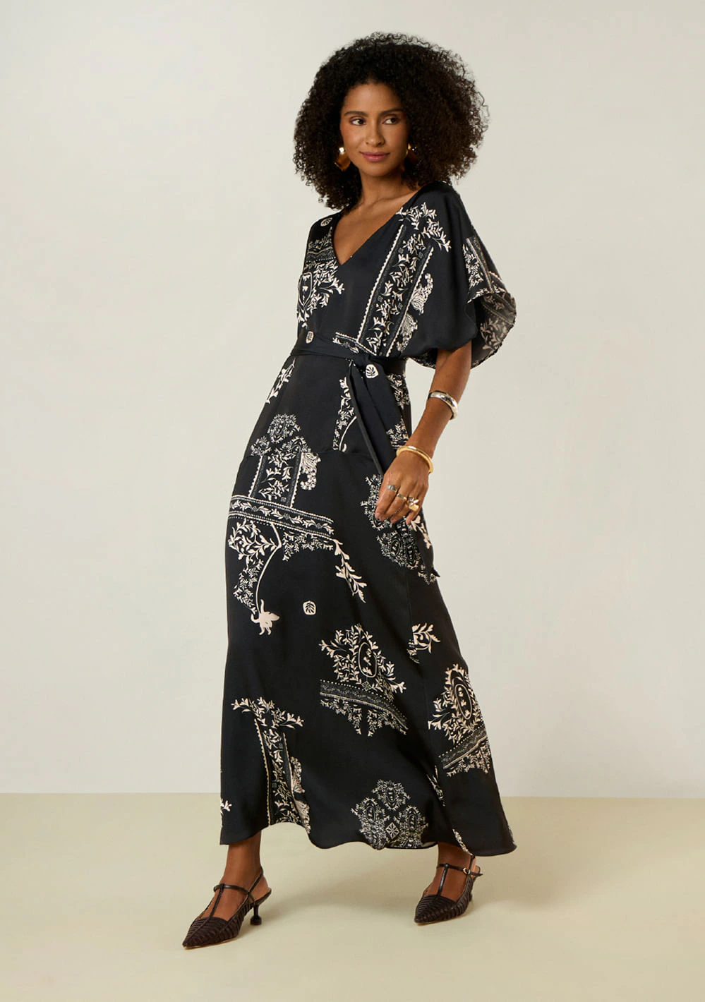 Vestido Maria.Valentina Ajustado Decote V Manga Curta Longo Preto