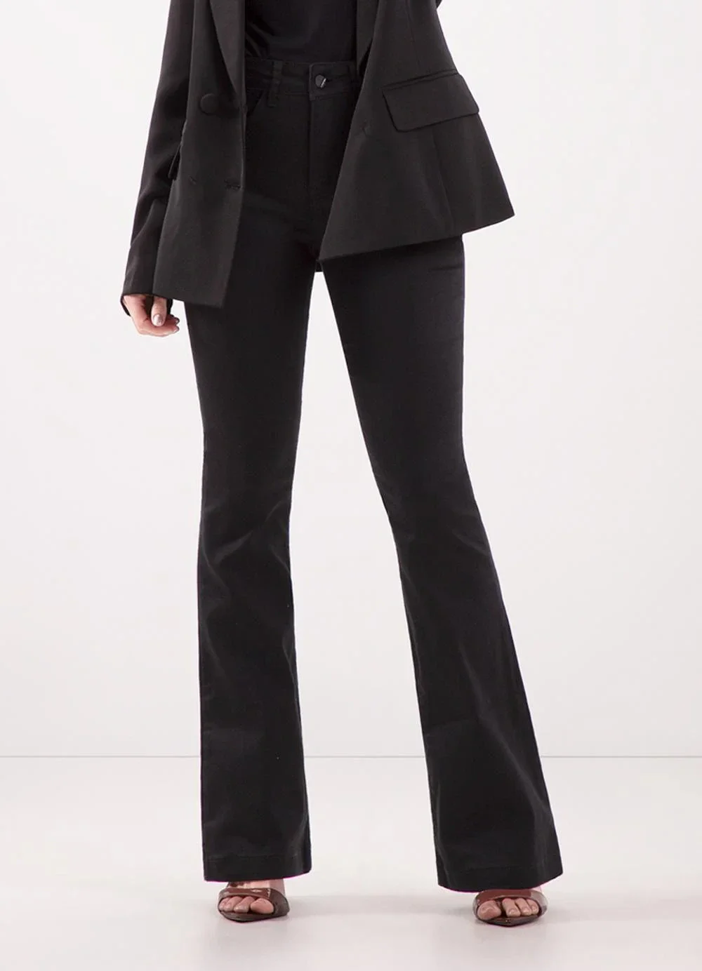 Lunender - Calça Flare em Sarja Amaciada Preto