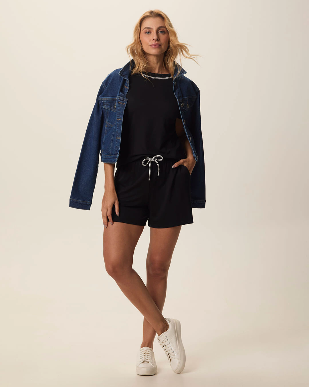 Conjunto Feminino Blusa Gola Detalhada E Shorts Em Moletinho De Viscose