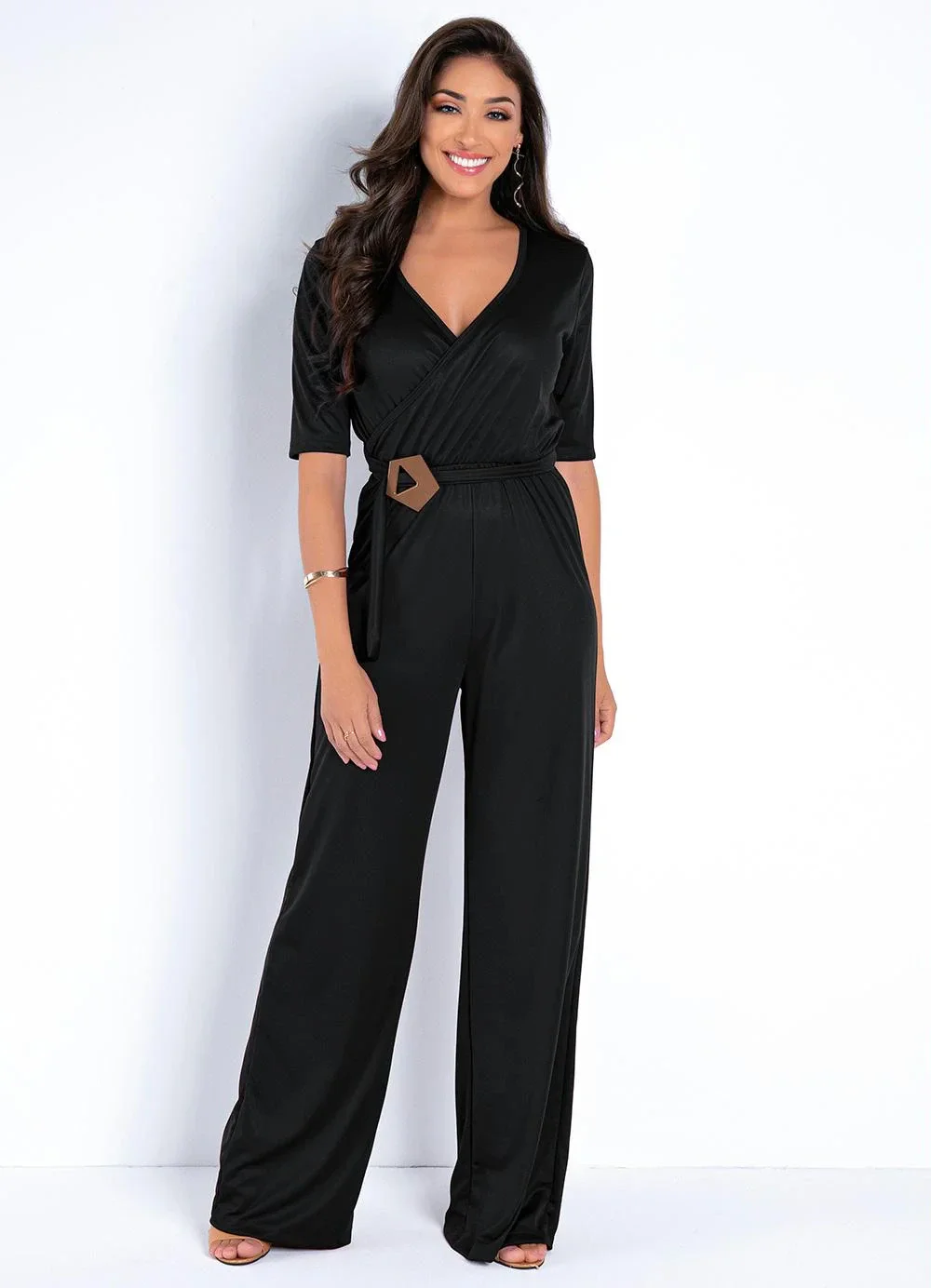 Moda Pop - Macacão Preta Pantalona com Fivela na Cintura