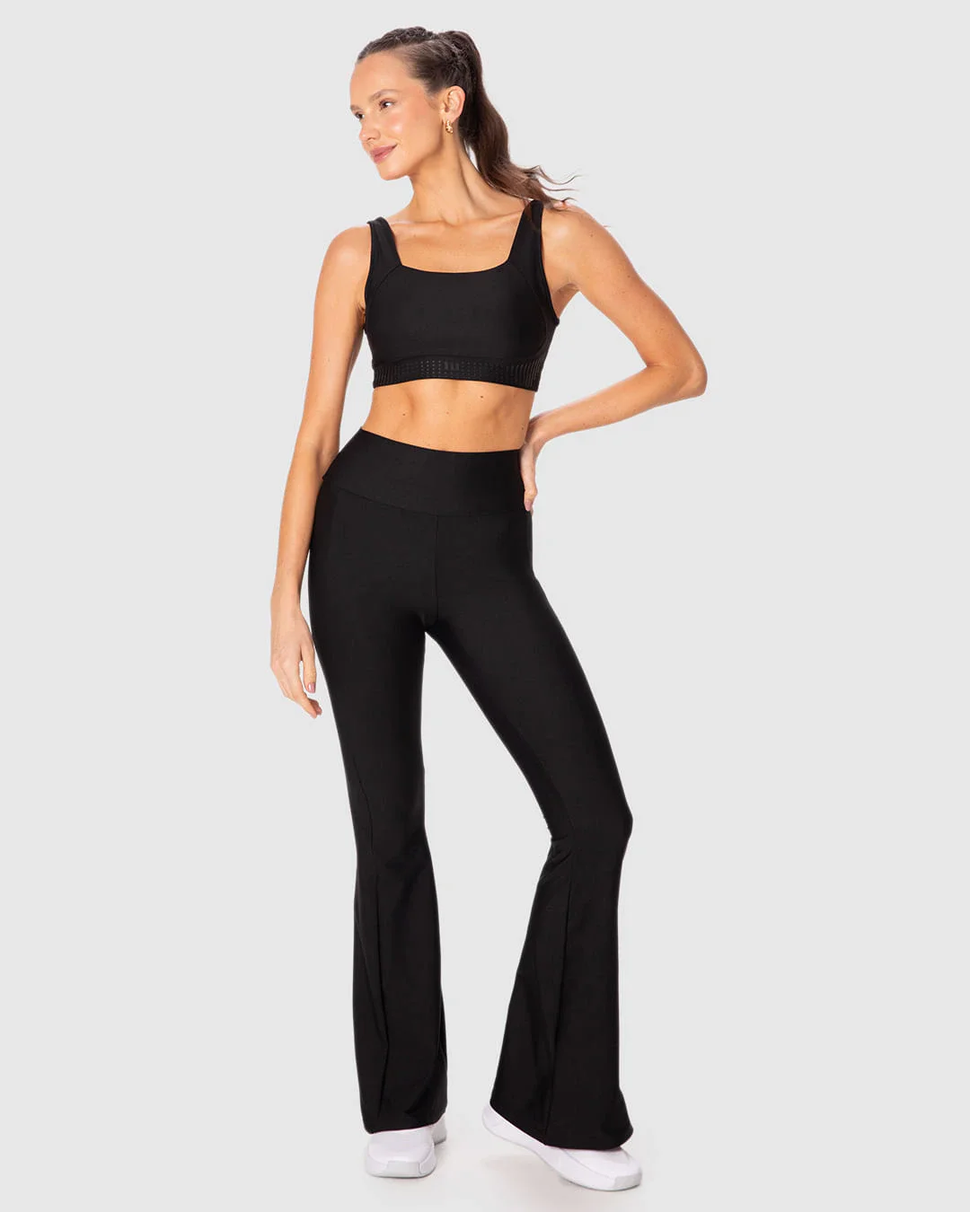Calça Esportiva Feminina Flare Recorte Lateral Em Malha Dry Malwee Active