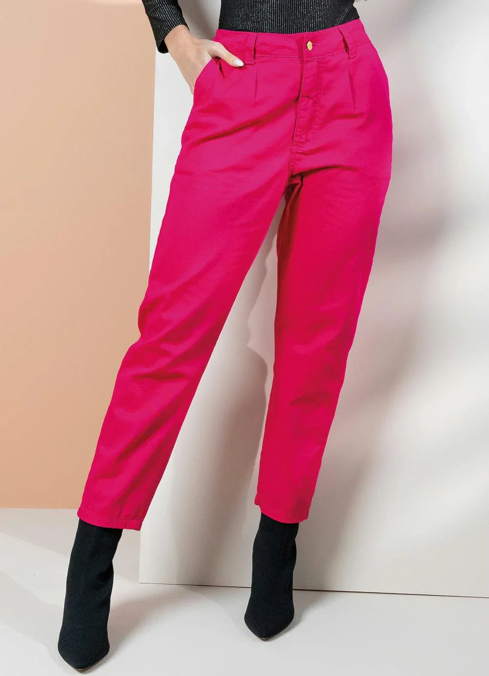 Quintess - Calça Pink Reta com Pregas e Bolsos