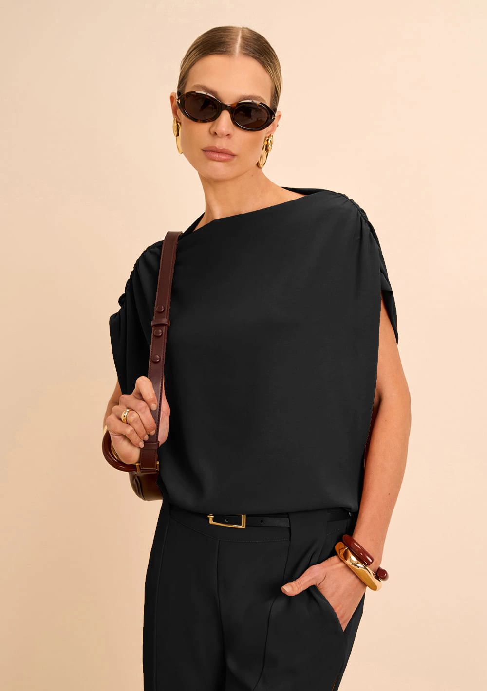 Blusa Maria.Valentina Solta Decote Canoa Manga Curta Padrão Preto