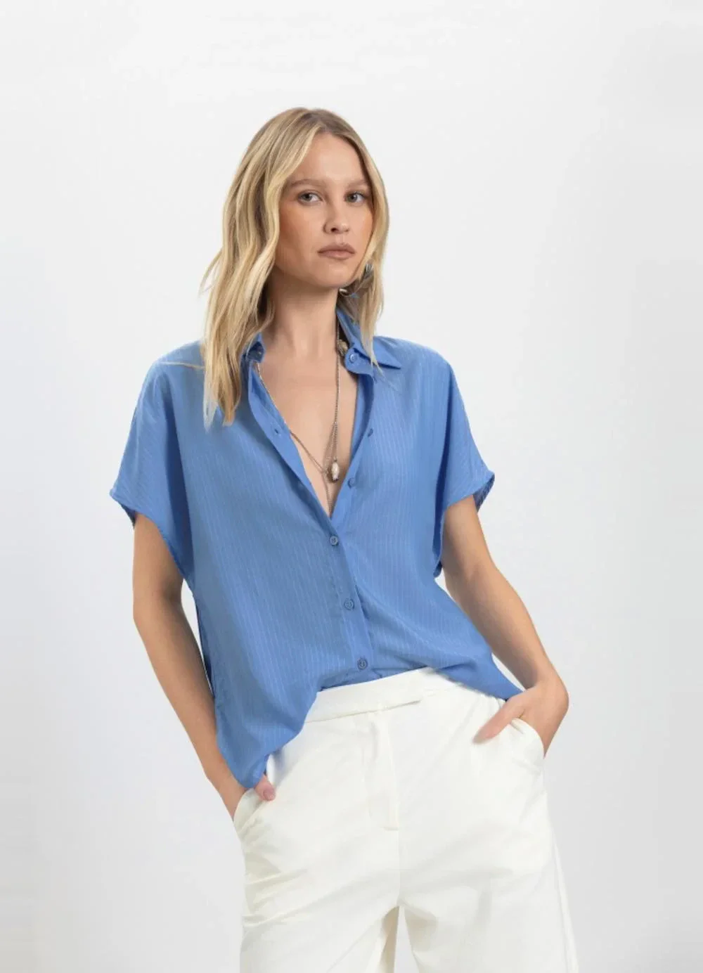 Essendi - Camisa Feminina em Tricoline Azul