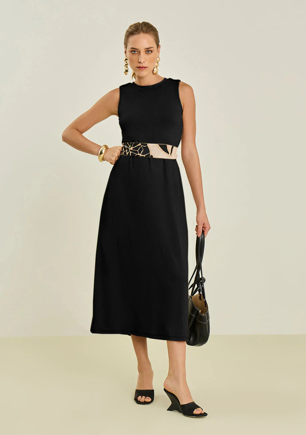 Vestido Maria.Valentina Ajustado Decote Canoa Sem Manga Midi Preto