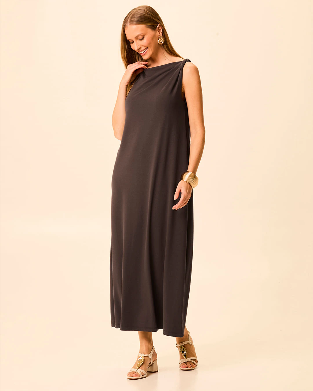 Vestido Midi Feminino Evasê Detalhe De Torção Em Malha Crepe