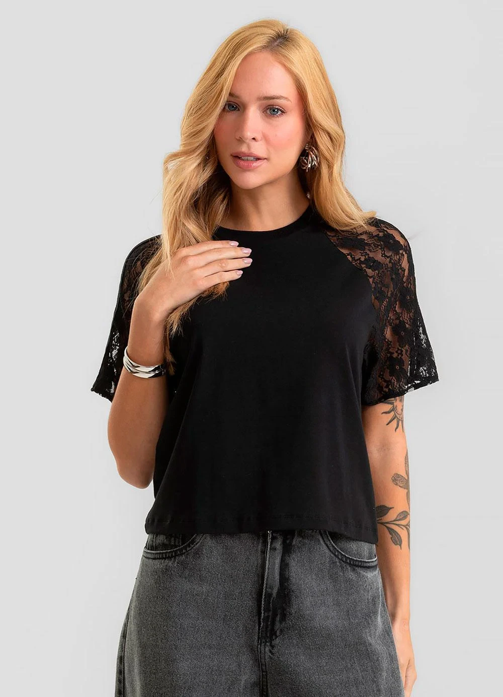 Dianna - Blusa Feminina Cotton e Manga de Renda Preto