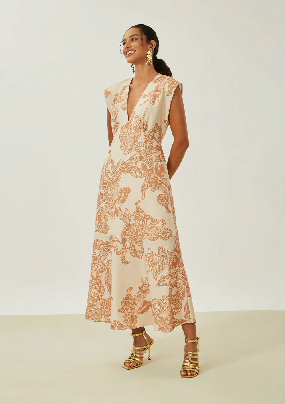 Vestido Maria.Valentina Solto Decote V Manga Curta Midi Off White/Marrom