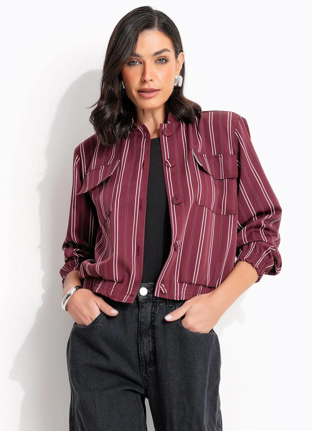 Quintess - Casaco Bomber Curto Risca de Giz Vermelho com Punho Elástico e Bolsos