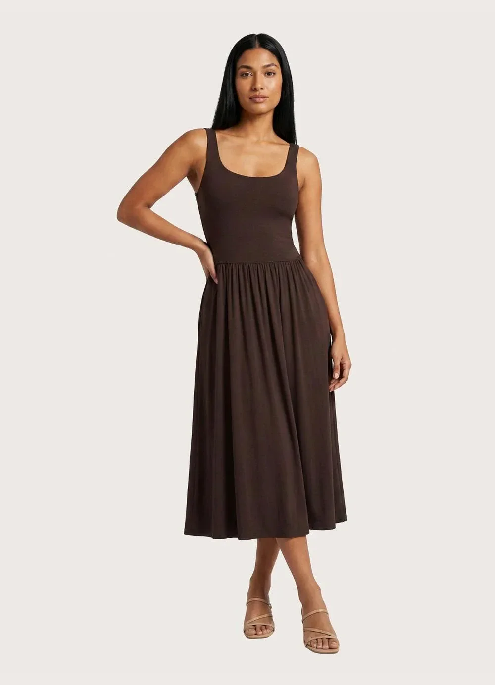 Enfim - Vestido Mídi Evasê em Malha Café