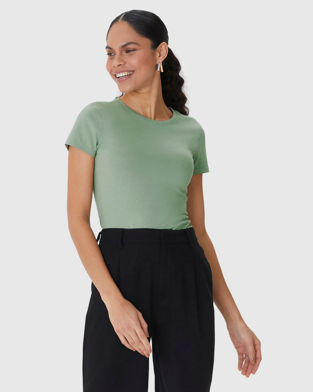 Camiseta Básica Feminina Slim Decote Redondo Em Algodão