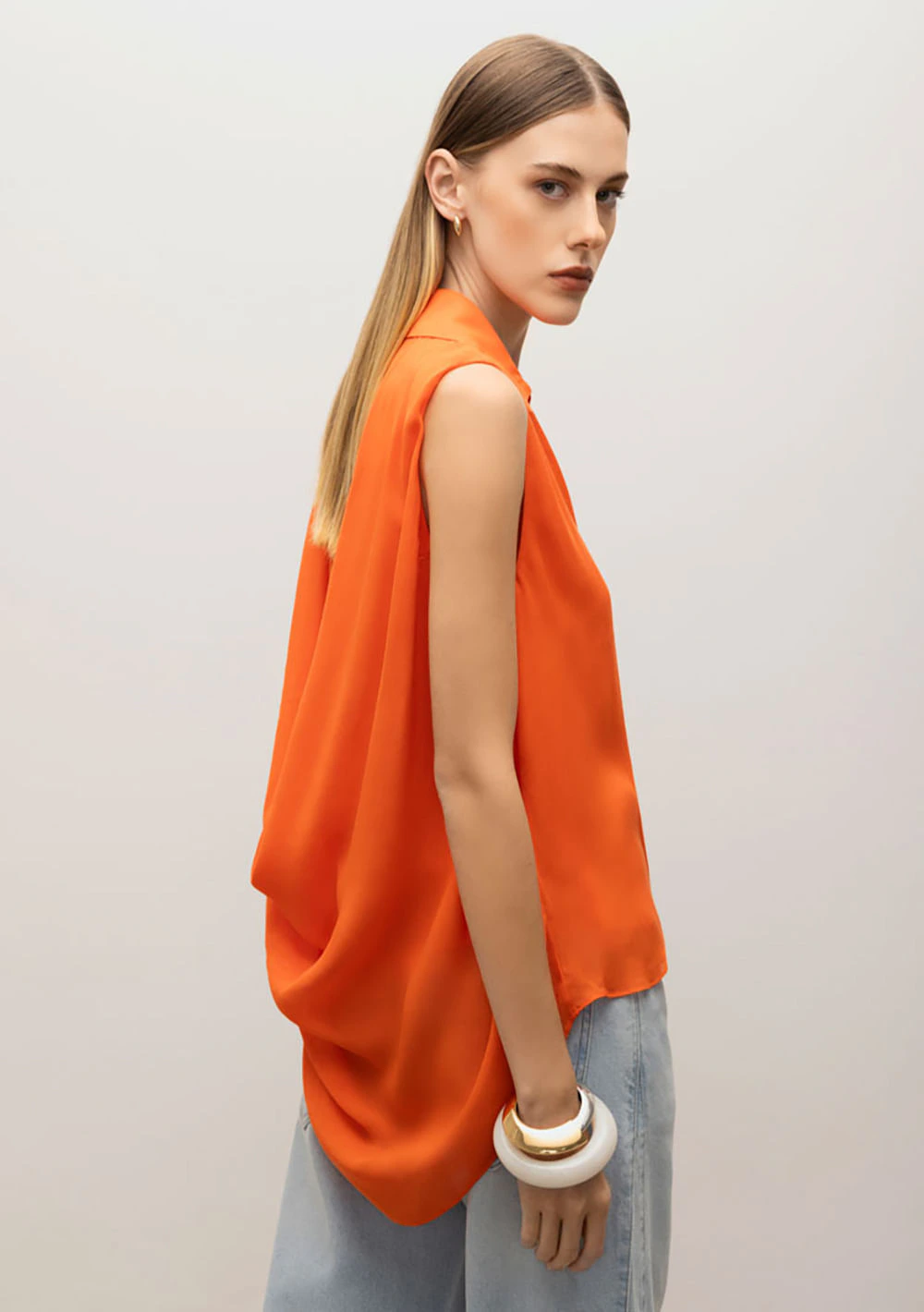 Blusa Iódice Decote V Sem Manga Detalhe Costas Laranja