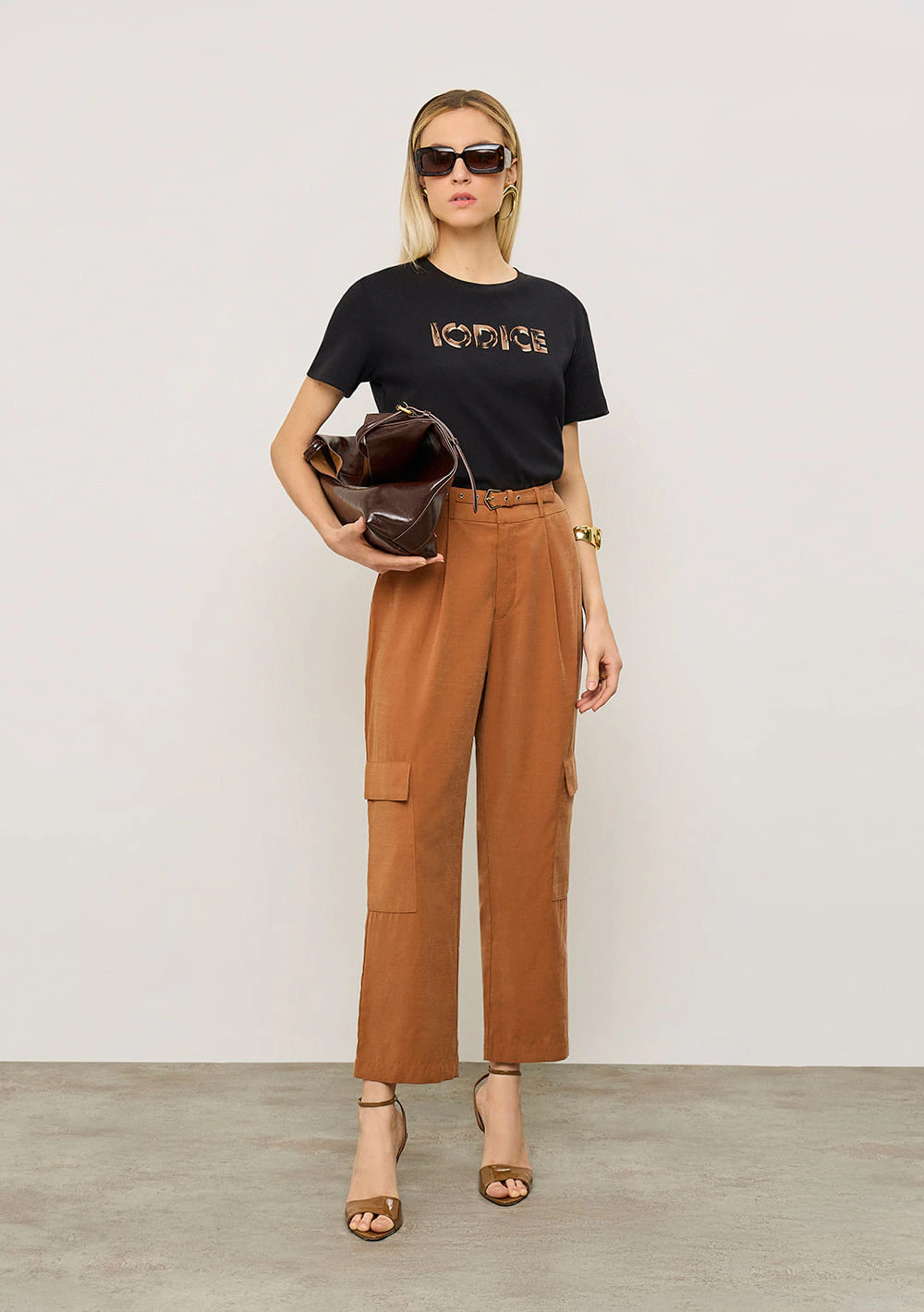 Camiseta Iódice Solta Decote Careca Manga Curta Padrão Preto