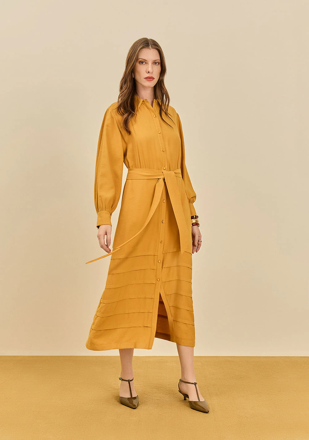 Vestido Maria.Valentina Solto Gola Clássica Manga Longa Midi Amarelo