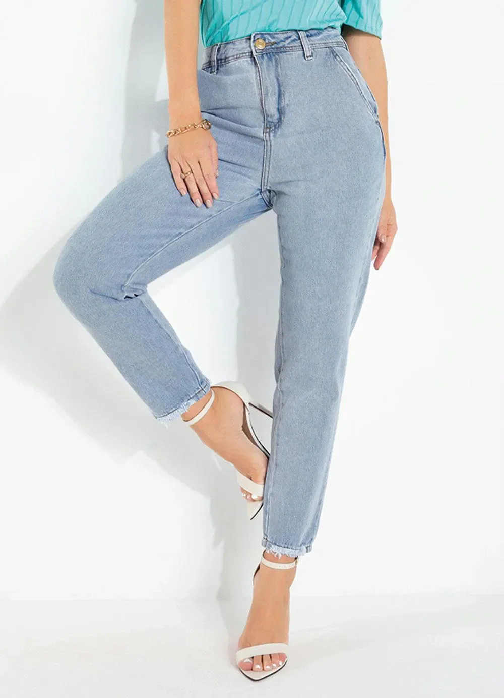 Sawary Jeans - Calça Mom Jeans Clara com Bolsos e Puídos Sawary